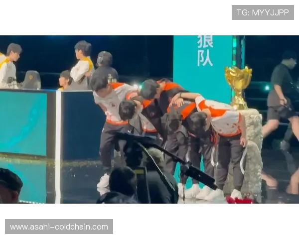 IG鏖战WE巅峰对决燃爆全场青春热血再现赛场荣耀