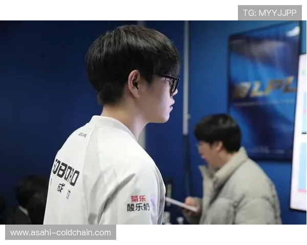 IG鏖战AL巅峰对决引爆赛场激情青春热血再燃电竞荣耀时刻